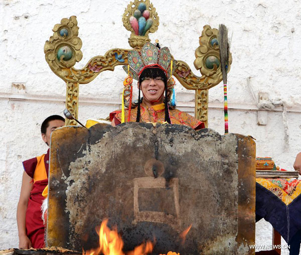 11th Panchen Lama hosts Sur offering ritual in Tibet