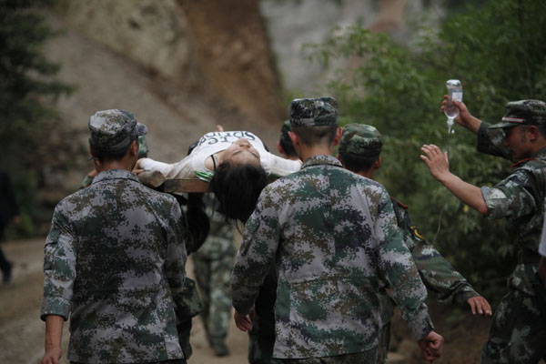 Rescuers race against time after SW China quake