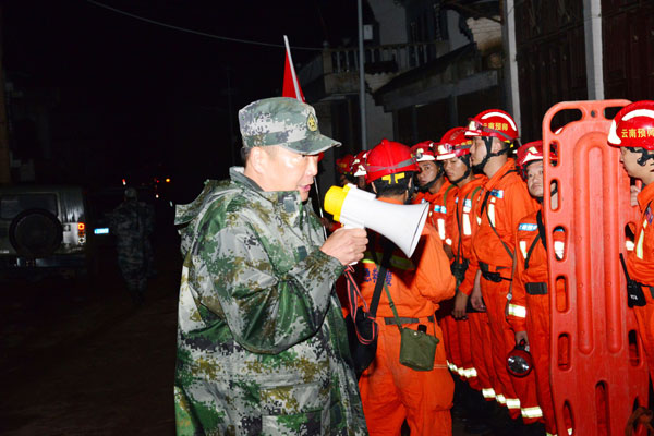 Hunt for survivors continues in Yunnan