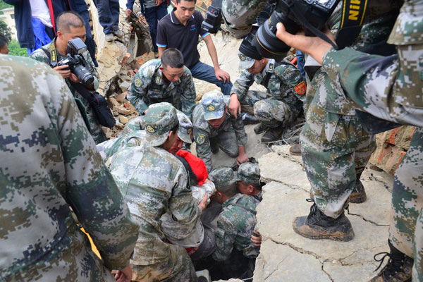 Hunt for survivors continues in Yunnan