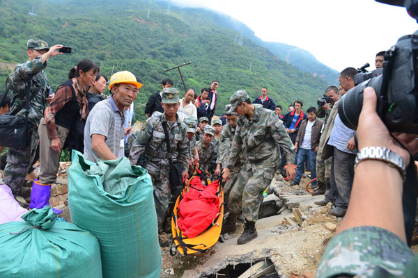 Hunt for survivors continues in Yunnan