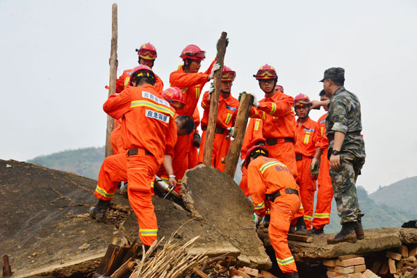 Hunt for survivors continues in Yunnan