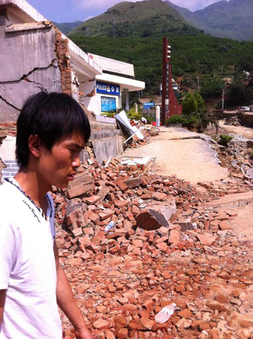 Primary school damaged in quake-hit Longtoushan