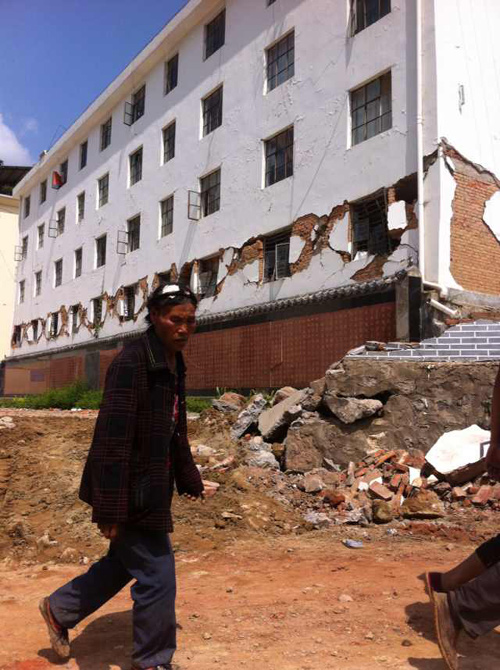 Primary school damaged in quake-hit Longtoushan
