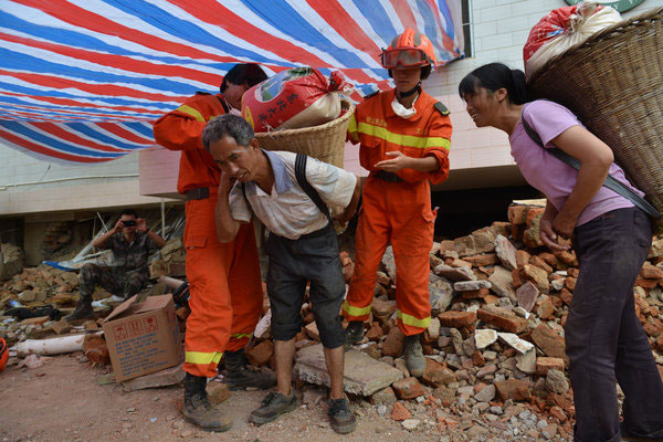 First female quake rescue team arrives at epicenter