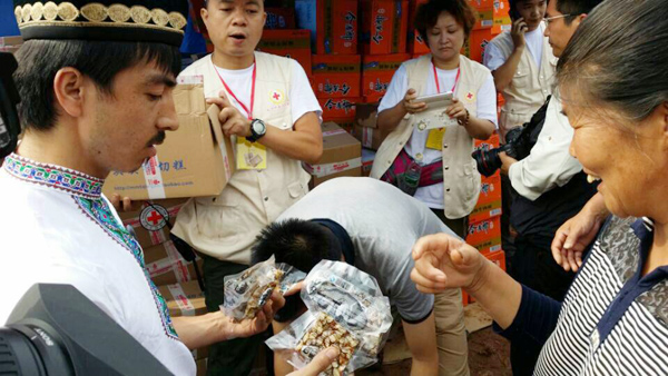 Xinjiang nut cake feeds quake zone