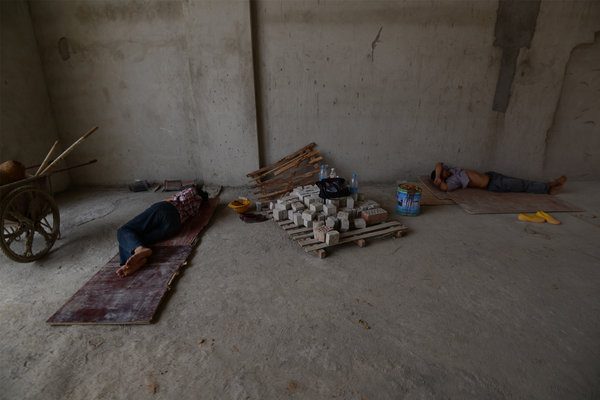 Migrant workers' afternoon nap