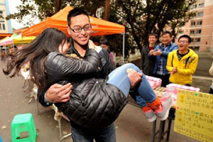 Man holds memorial ceremony of himself to raise funds