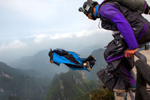 Duo ends pedal-powered journey from Paris to Beijing