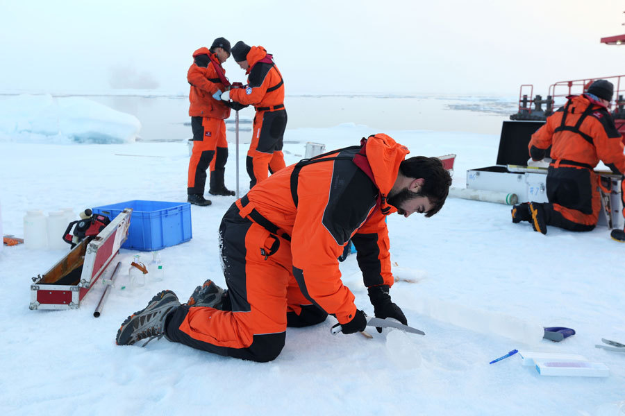 Arctic expedition team conducts scientific study