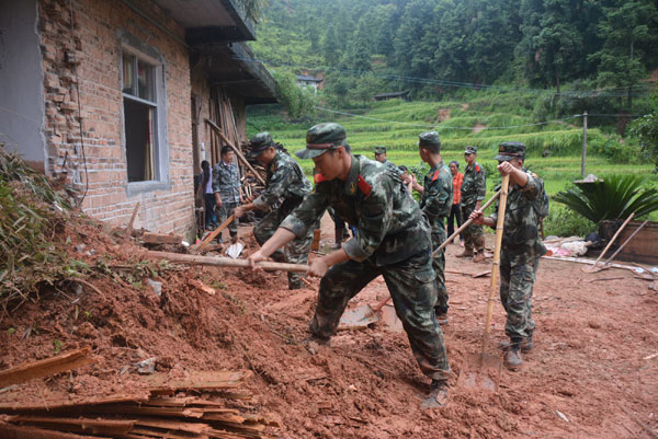 Death toll increases to 7 after E China landslides