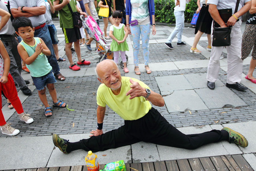 Amazing splits 88 years old does