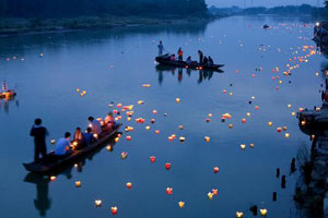 Huge paper sky lantern released in S China