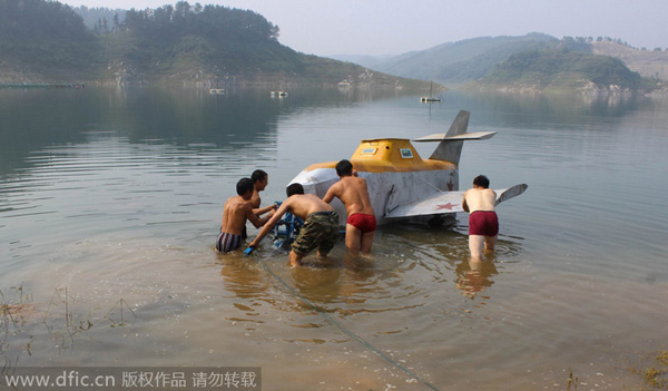 Farmer makes his own submarine in Hubei
