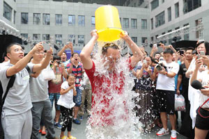 Brrrrr: Ice Bucket Challenge grips Beijing