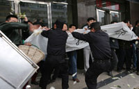 Doctors protest hospital attack in Hunan