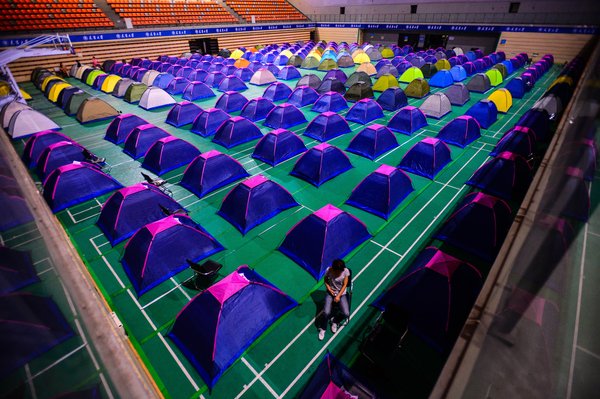 University turns gym into tent city for parents