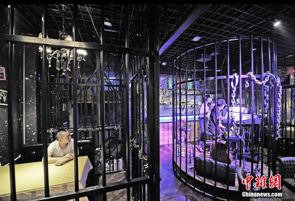 First prison themed restaurant opens in Tianjin