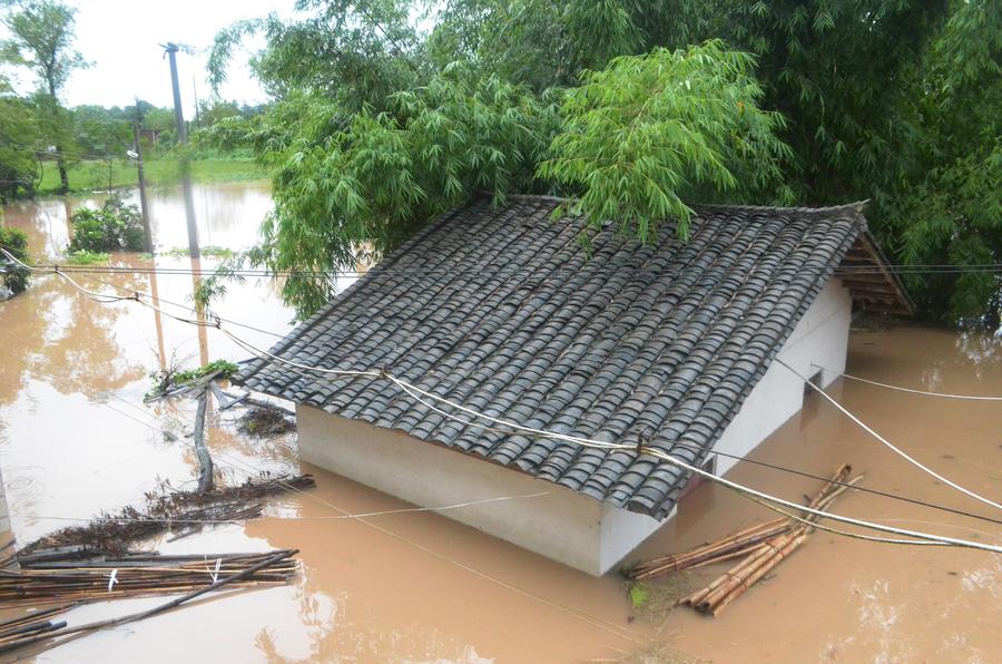 Downpour wreaks havoc in SW China