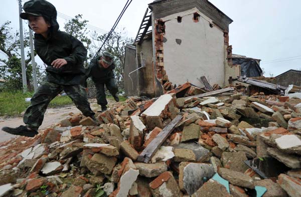 Hainan rocked as typhoon causes chaos