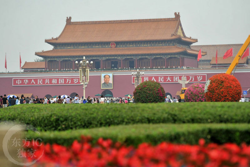 Tian'anmen Square dresses up for National Day