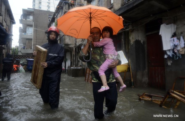 Rainstorms for E China as typhoon Fung-Wong prepares for landfall
