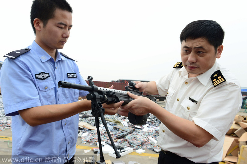 More than 70,000 imitation guns were destroyed in Jinhua