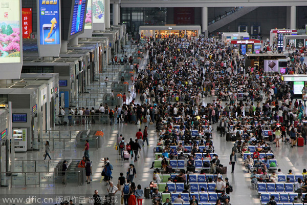China's railway expects record holiday passengers