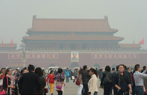 Alert continues for severe smog in North China