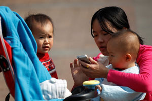 Second-child baby boom strains Chinese hospitals