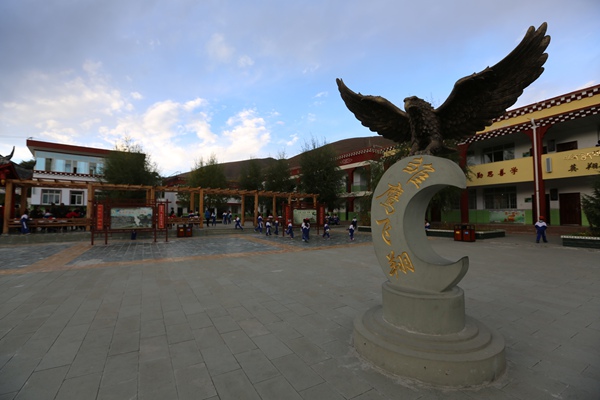 Primary school at the verge of Tibetan Plateau[