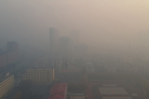 Heavy smog in north China to ease on Monday