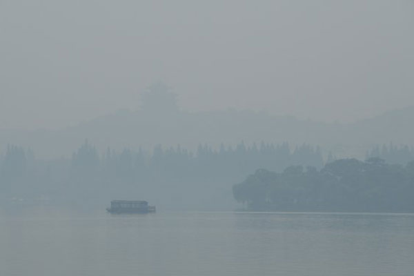 China chokes on smog