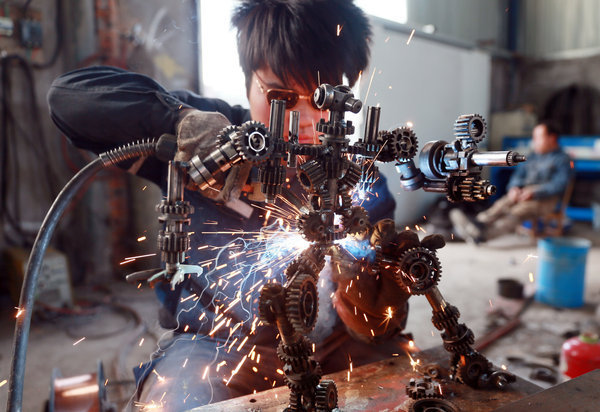 'Transformer' fanatics turn scraps into robots