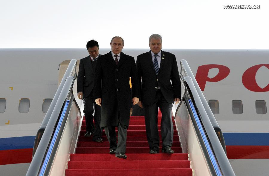 Putin arrives in Beijing for APEC meeting