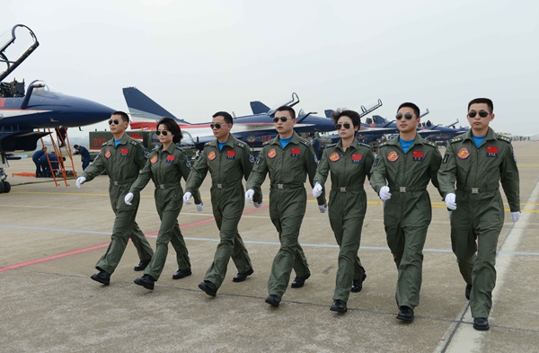 Bayi Aerobatic Team performs at Zhuhai air show