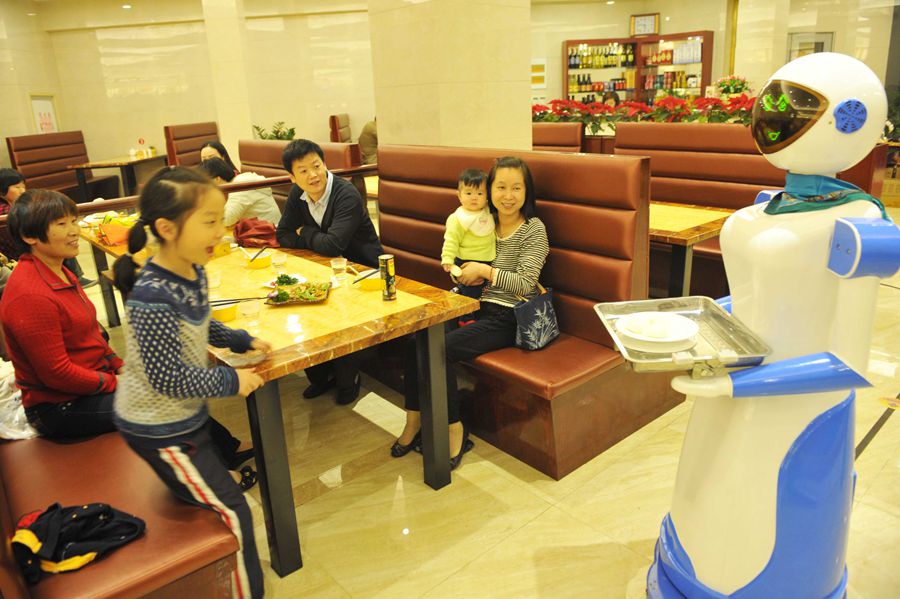 Ningbo restaurant hires robot waiters