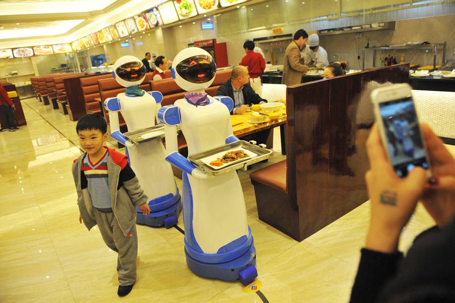 Ningbo restaurant hires robot waiters