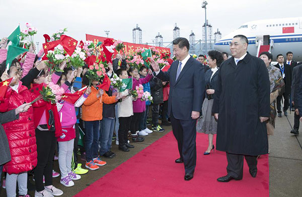President Xi meets with Macao SAR chief executive