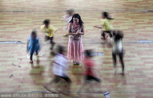 Children step out of Daliang Mountain