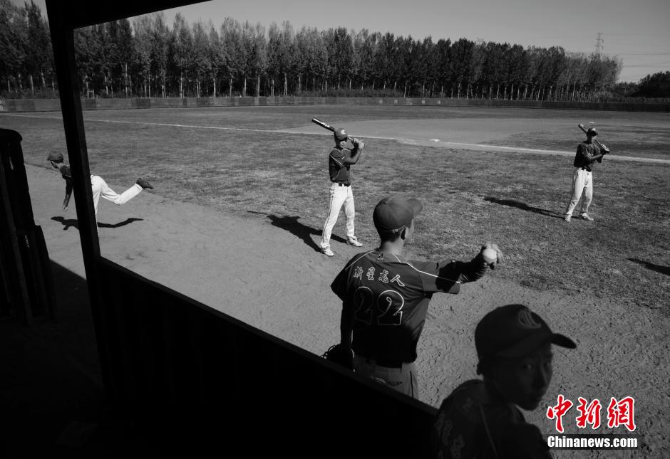 Baseball team of poor teenagers