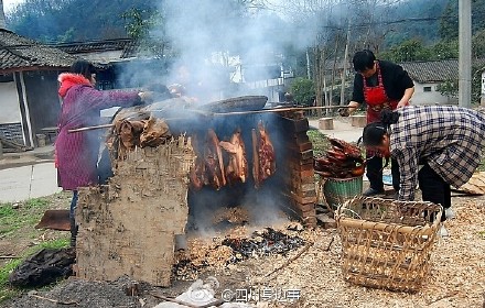 Official blames smoked bacon for smog