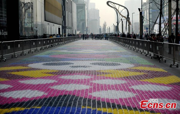 19 tons of candies make beautiful mosaic in Chengdu