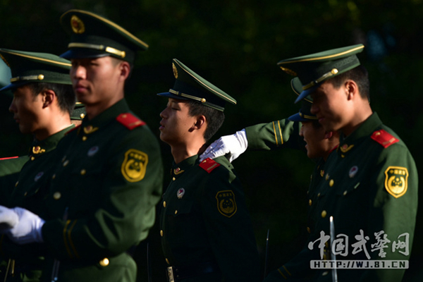 Behind-the-scenes look at the national flag guard