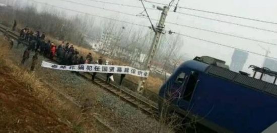 6 arrested for blocking tracks in Henan