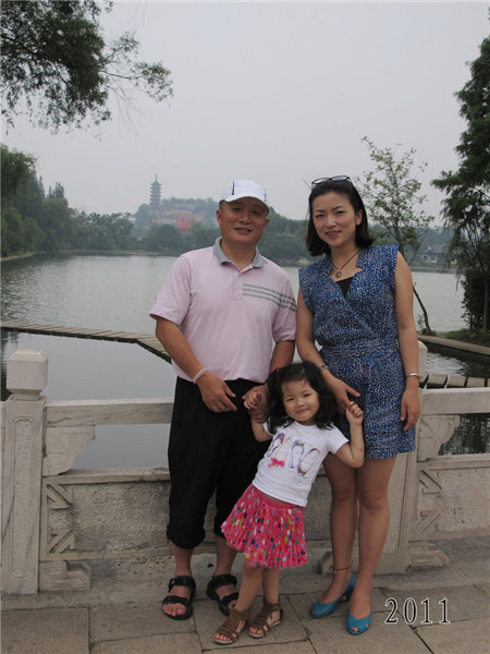 Father And Daughter Take Same Photo For 35 Years[31