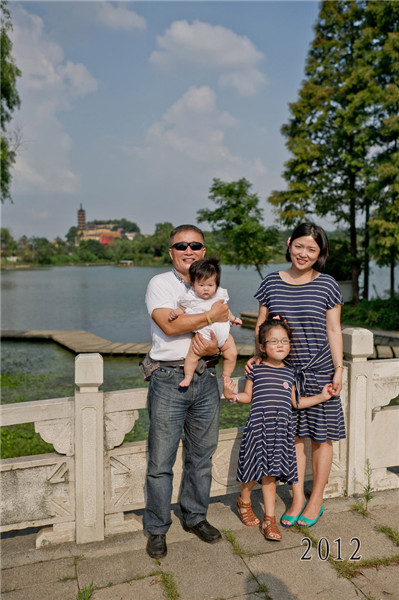 Father And Daughter Take Same Photo For 35 Years[32] Cn