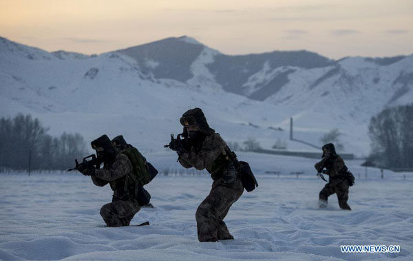 NW China's Altay Frontier Police Force holds cold weather training