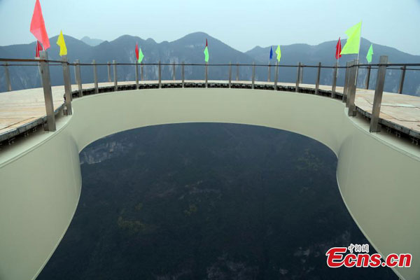 Record-breaking glass bridge to open in Chongqing