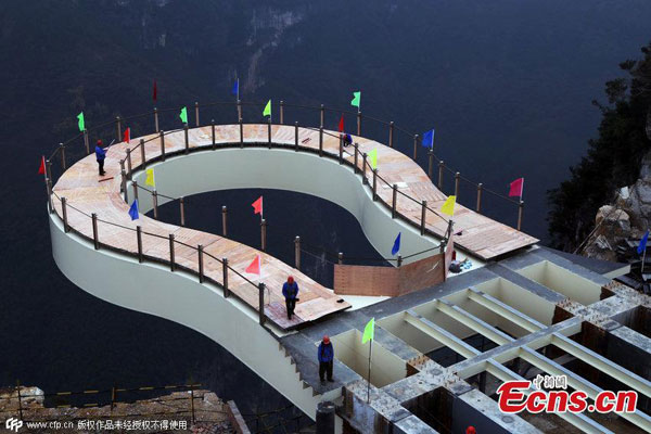Record-breaking glass bridge to open in Chongqing